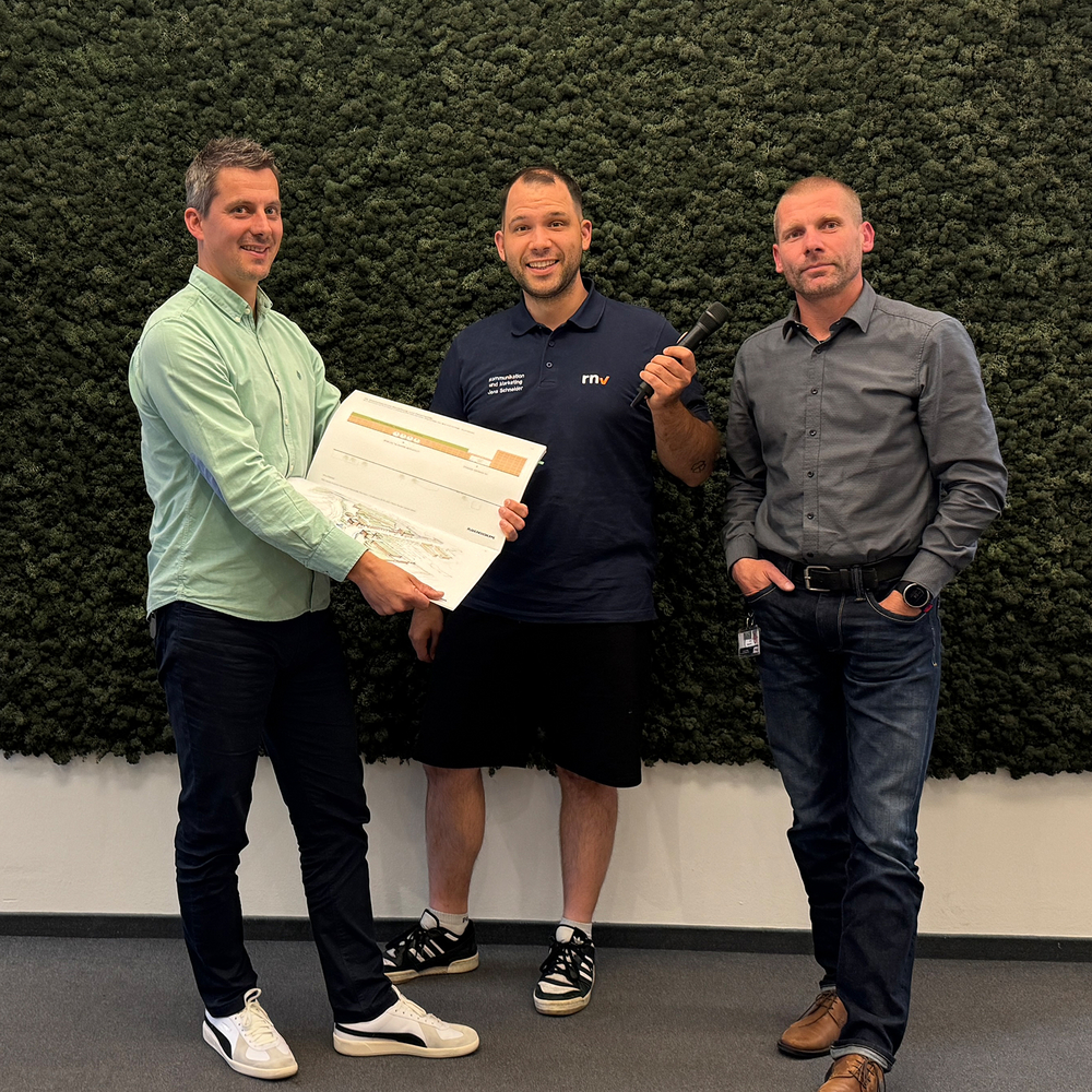 Moderator Jens Schneider im Gespräch mit Frank Dommasch, Bereichsleiter Infrastruktur, und Paul Ritze, Abteilungsleiter Hochbau. Moderator Jens Schneider im Gespräch mit Frank Dommasch, Bereichsleiter Infrastruktur, und Paul Ritze, Abteilungsleiter Hochbau.