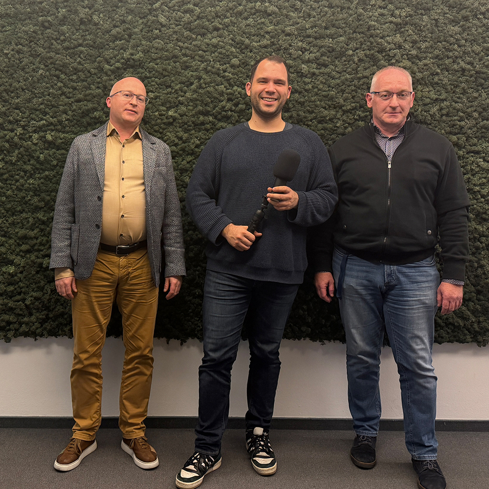 Moderator Jens Schneider im Gespräch mit Thomas Weisenstein, Abteilungsleiter Planung sowie Tobias Brauer, Projektleiter Kommunikation und Marketing Moderator Jens Schneider im Gespräch mit Thomas Weisenstein, Abteilungsleiter Planung sowie Tobias Brauer, Projektleiter Kommunikation und Marketing