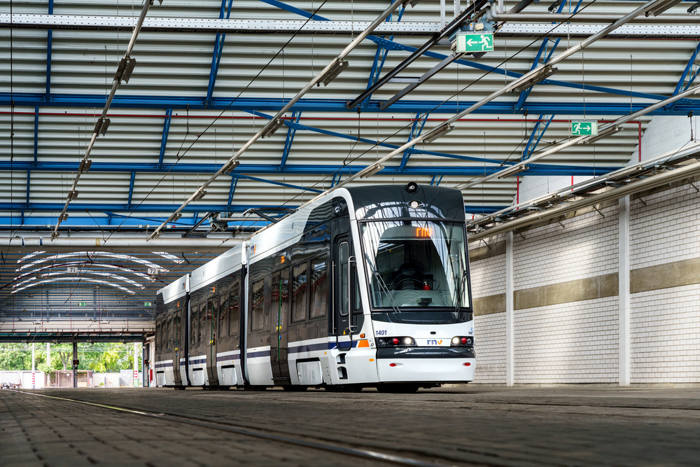 Die Rhein-Neckar-Tram (RNT) in der Wagenhalle der rnv