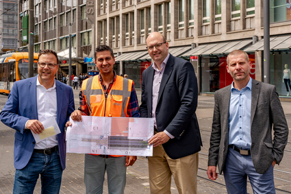 ÖPNV-Dezernent, Dr. Volker Proffen, Stadt Mannheim, Tugay Önal, rnv-Projektleiter, Marcus Geithe, Geschäftsführer, MV Mannheimer Verkehr GmbH, Frank Dommasch, rnv-Bereichsleiter Infrastruktur.