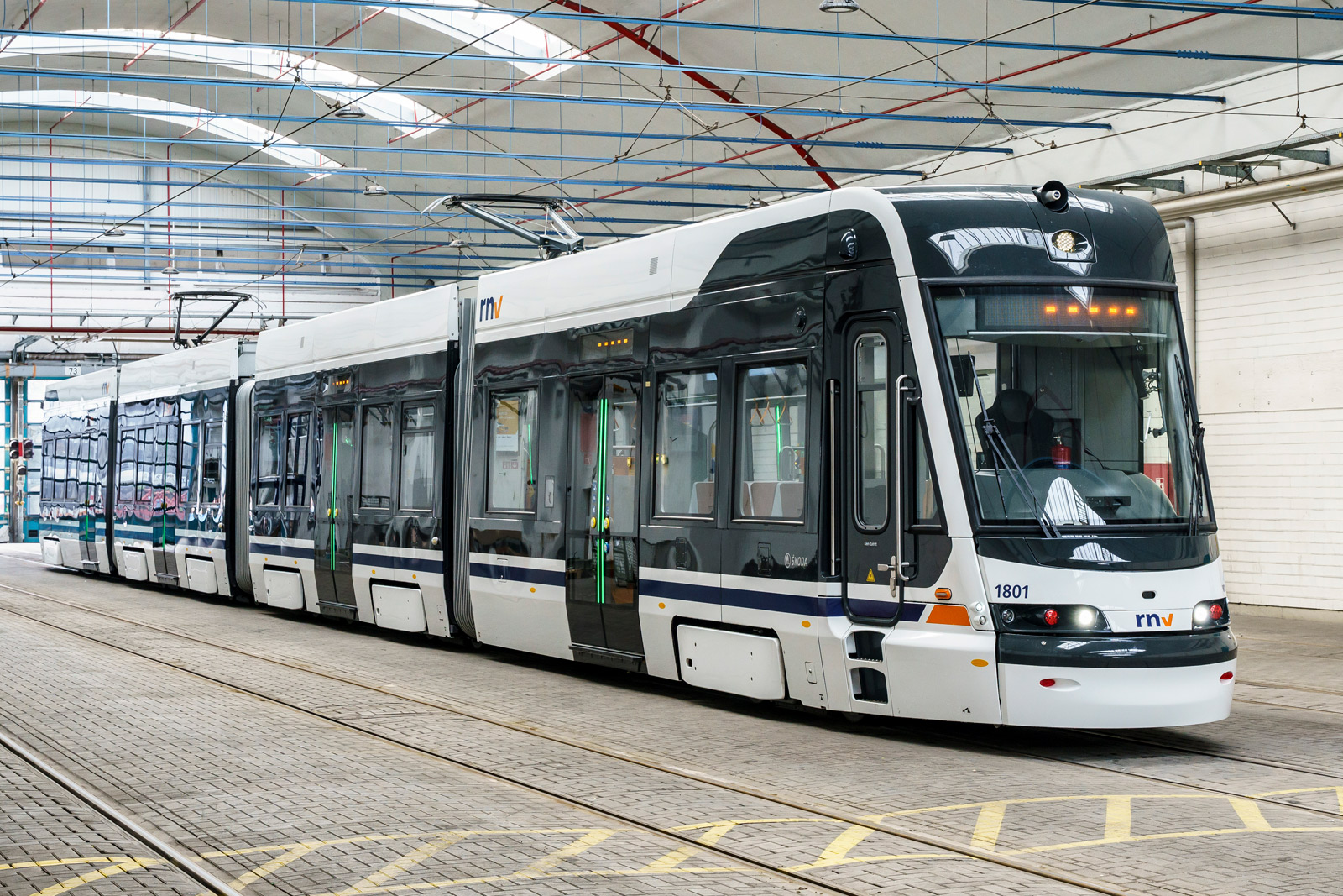 Rhein-Neckar-Tram auf der Linie 5 in den Fahrgastbetrieb gestartet ...